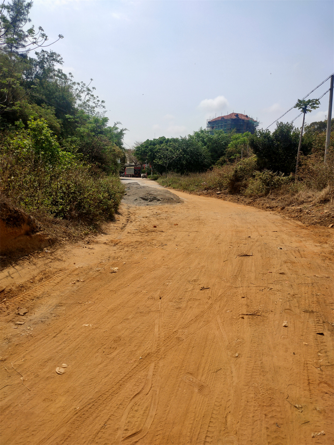 广东湛江吴川曾屋村:短短200米路,阻隔乡村振兴梦